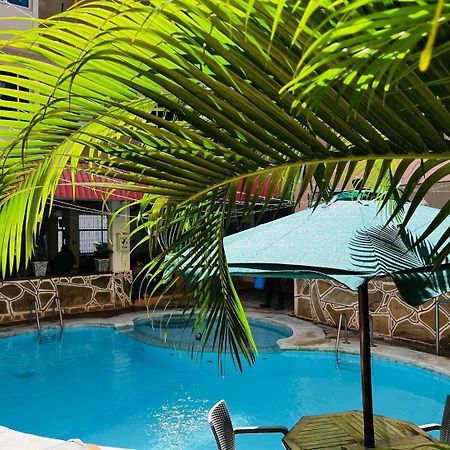 Merry Villa Hotel & Apartments Момбаса Экстерьер фото